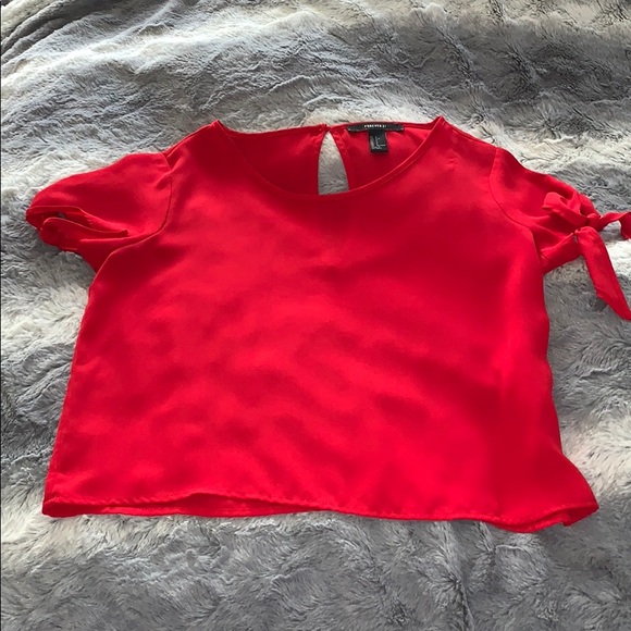 Red top with cute tie sleeves - Picture 1 of 4